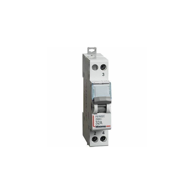 Commutatore con zero centrale 2no 32a 230/400v Commutatore con zero centrale 2no 32a 230/400v
