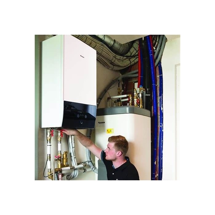 Kit daikin altherma 3 h ht pompa di calore alta temperatura con unità idronica e serbatoio da 300 l