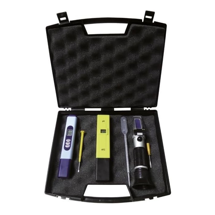 Water analyzer kits
