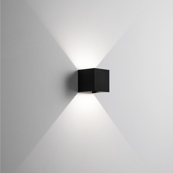 Hotshot Black 10x10x10 – LED Wall Lamp in Aluminum, 3000K, IP54