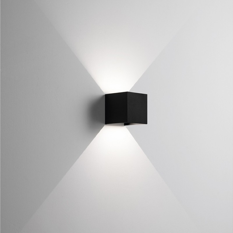 Hotshot Black 10x10x10 – LED Wall Lamp in Aluminum, 3000K, IP54 Hotshot Black 10x10x10 – LED Wall Lamp in Aluminum, 3000K, IP54